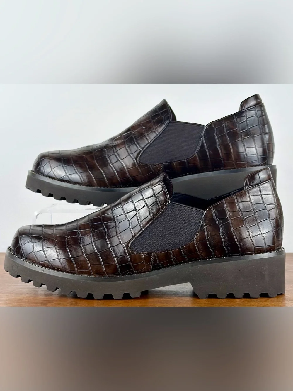 Vaneli Womens 7 Zivana Loafers Brown Leather Crocodile Texture Lug Sole NWOB New